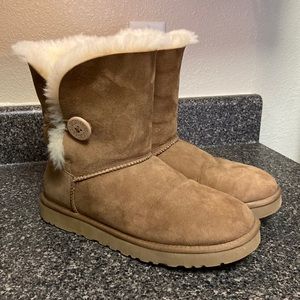 Bailey button Uggs